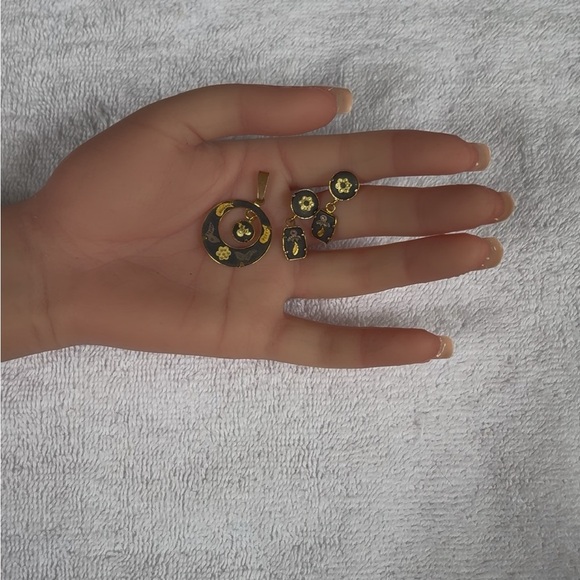 Vintage Black and Gold Enamel Pendant & Earring Set - Estate Sale Find - Picture 3 of 6